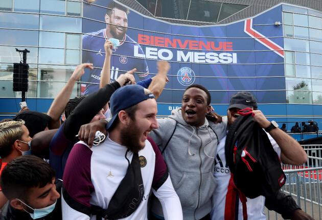 Son dakika... PSG Lionel Messi için imza töreni düzenledi